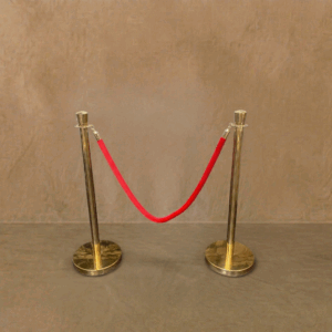 Ordenadores dorados con cordón de terciopelo rojo