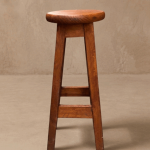 Banqueta alta de madera comun